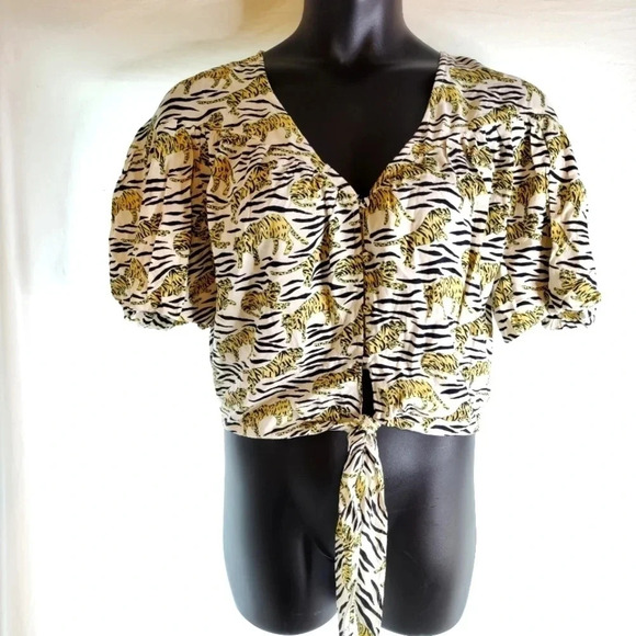 Tiger Crop Top EUC ❤️🐅 - Picture 13 of 15